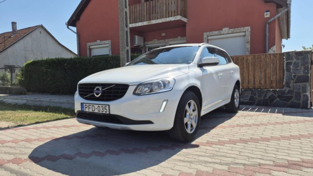 Volvo XC60 2.4 D [D4] Kinetic Geartronic Gyny...